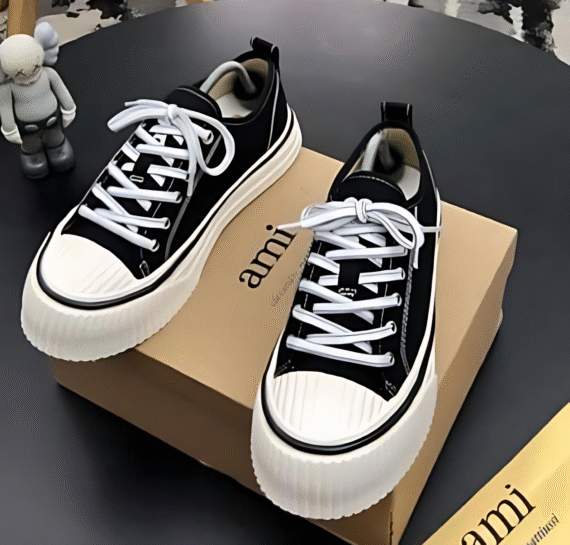 Ami - Style Low-Top Sneakers