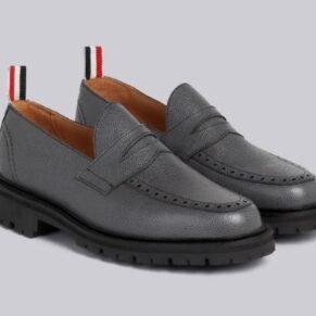 Buy trendy type shoes and explore the best online store for clothes and shoes.